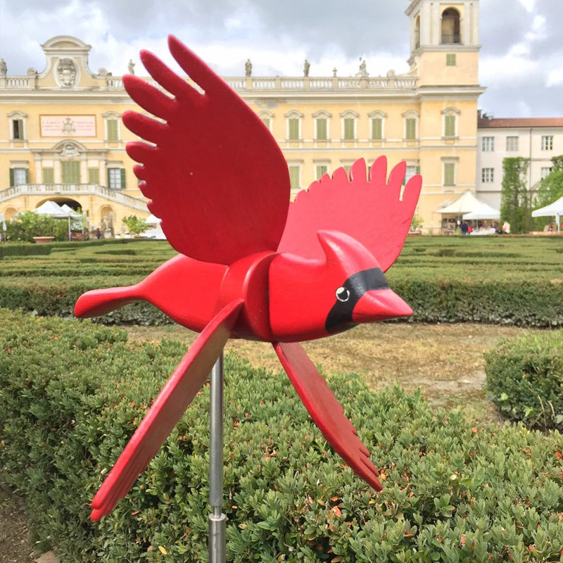 Windmühle mit Möwe als Gartendekoration