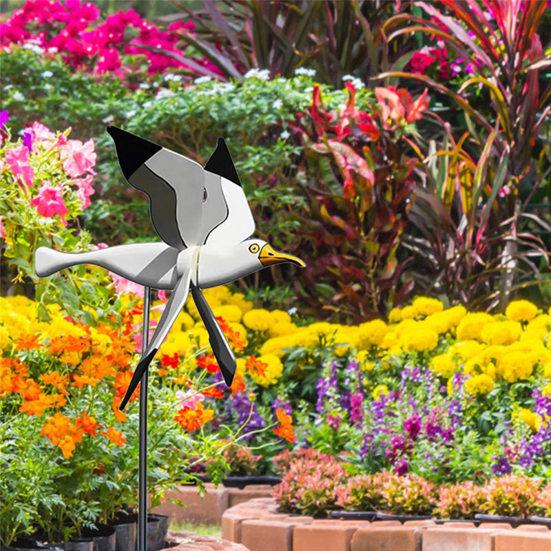 Windmühle mit Möwe als Gartendekoration