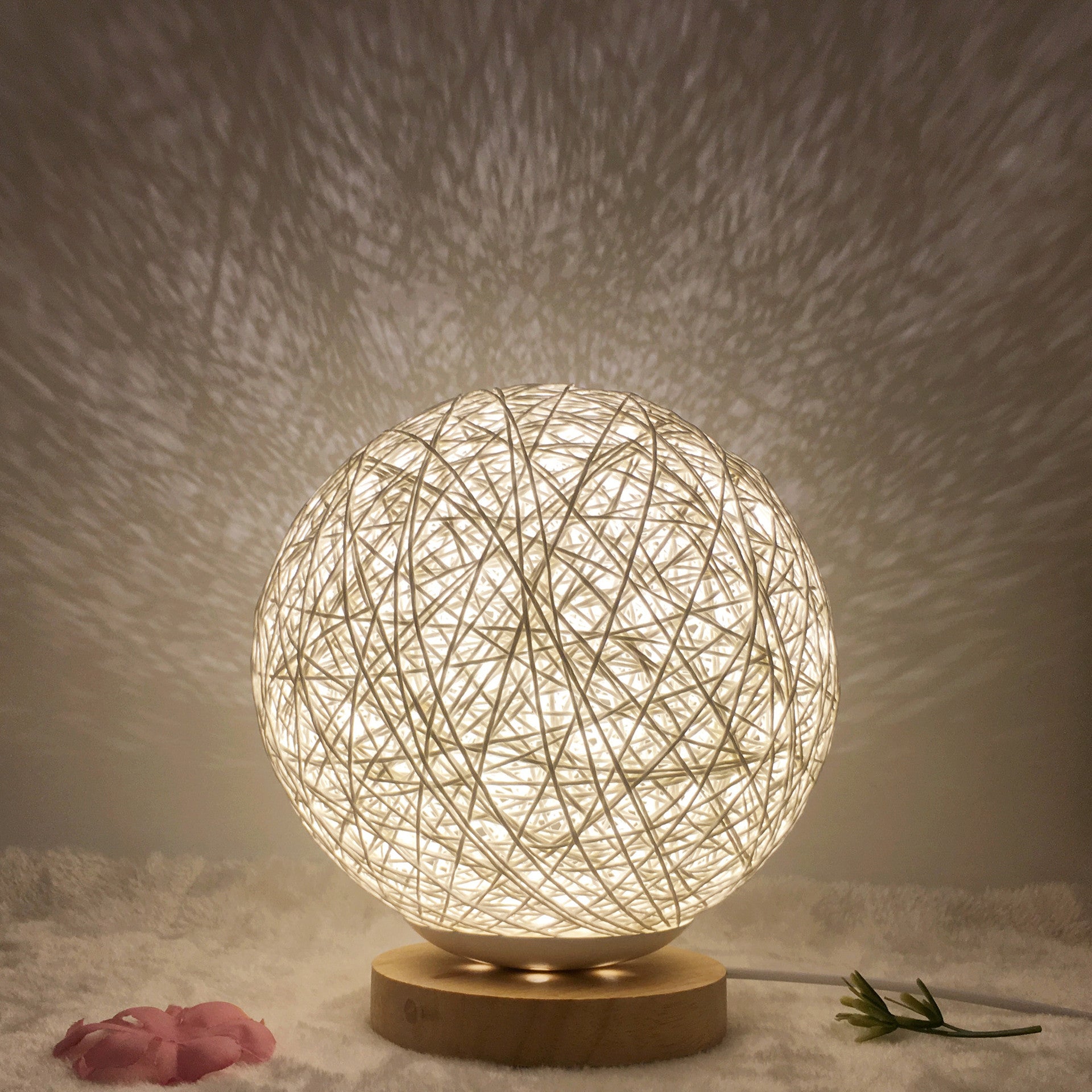 LED-Rattan-Tischlampe