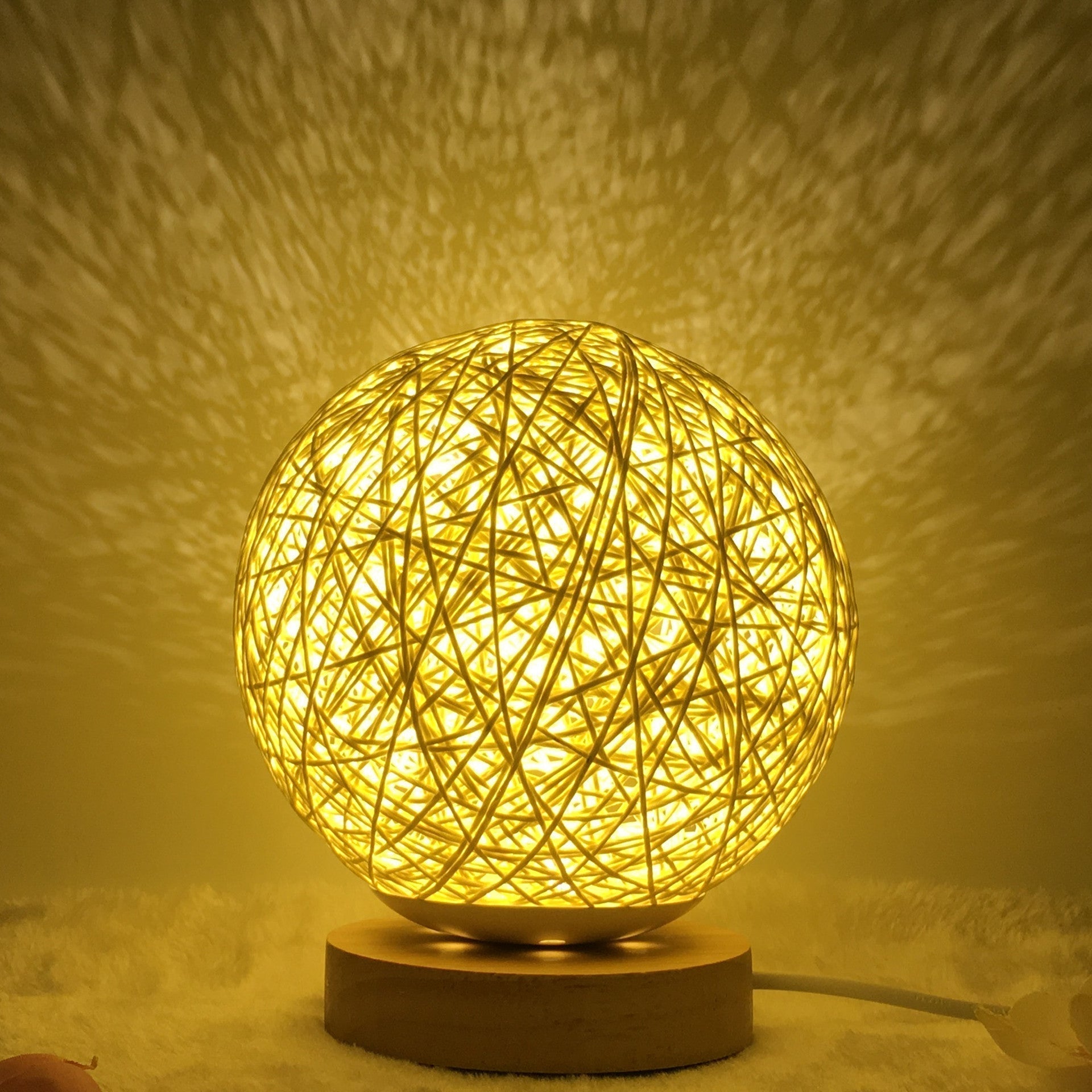 LED-Rattan-Tischlampe