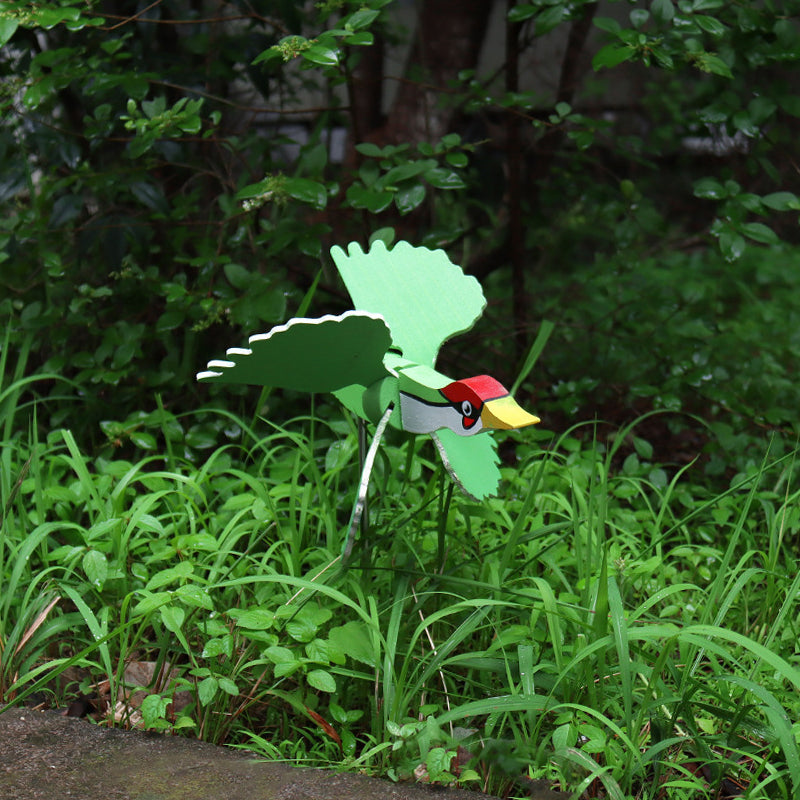 Windmühle mit Möwe als Gartendekoration