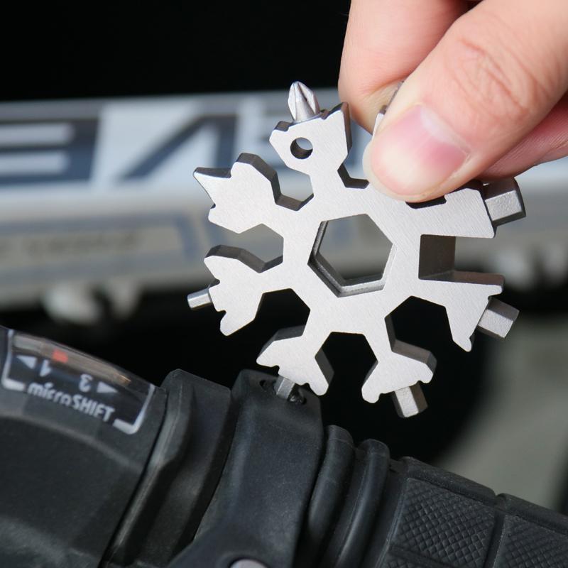 50% RABATT | 18-in-1 Edelstahl Schneeflocken Multi-Tool